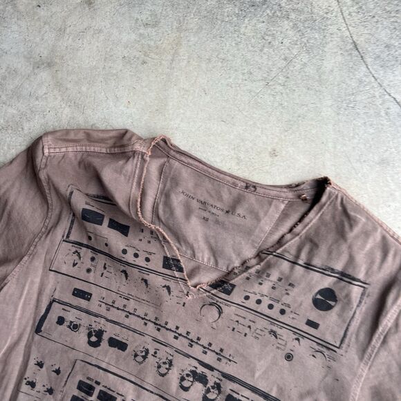 John Varvatos Men's Brown V-Neck T-Shirt Size XS Receivers y2k Tee - Picture 2 of 2